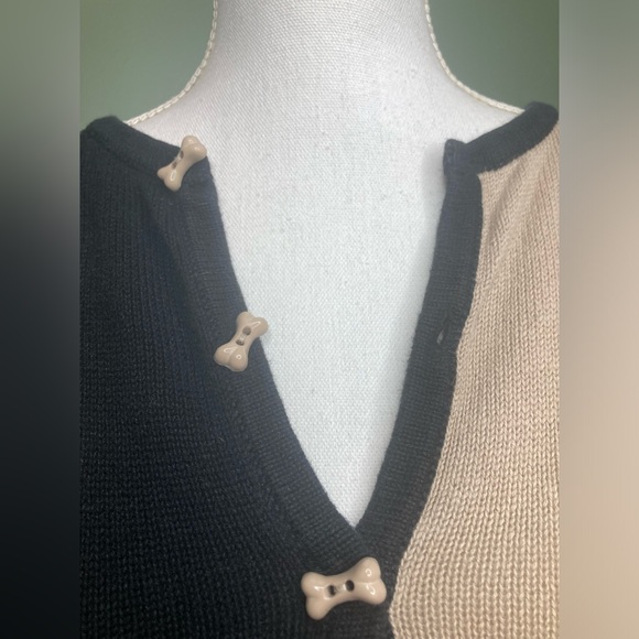 Vintage Christopher Banks Sweater Womens Medium Dog Embroidered 2004 Cute Bones - Picture 8 of 14